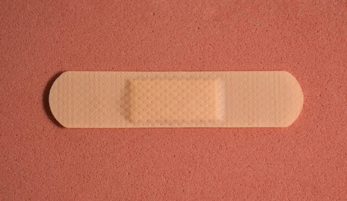 An analysis of 40 bandages by Mamavation revealed that most bandages on the market contain PFAS.